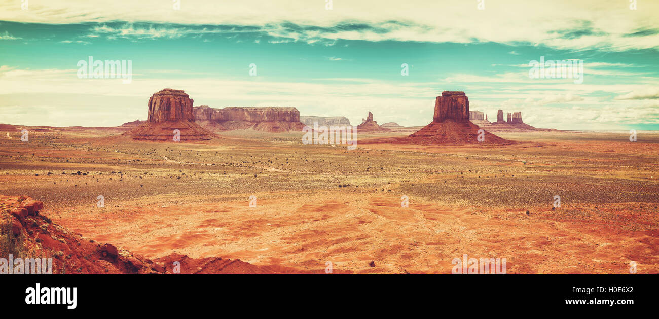 Alte Film Retro stilisierte Panorama-Bild von Monument Valley, USA. Stockfoto