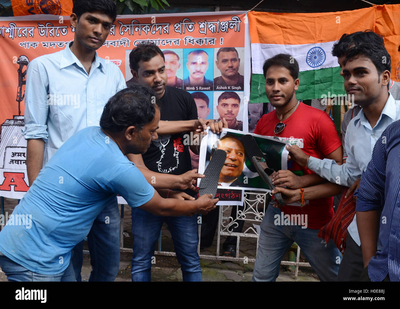 Kolkata, Indien. 20. Sep, 2016. Akhil Bharatiya Vidyarthi Parishad Mitglied Uri Angriffe Märtyrer huldigen und auch protest gegen Premierminister von Pakistan Nawaz Saharif und Pakistan. Bildnachweis: Saikat Paul/Pacific Press/Alamy Live-Nachrichten Stockfoto