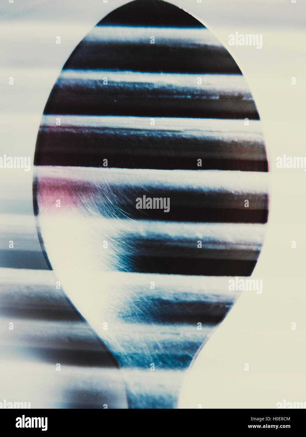 Doppelbelichtung im selben Frame Löffel und horizontale Linien Stockfoto