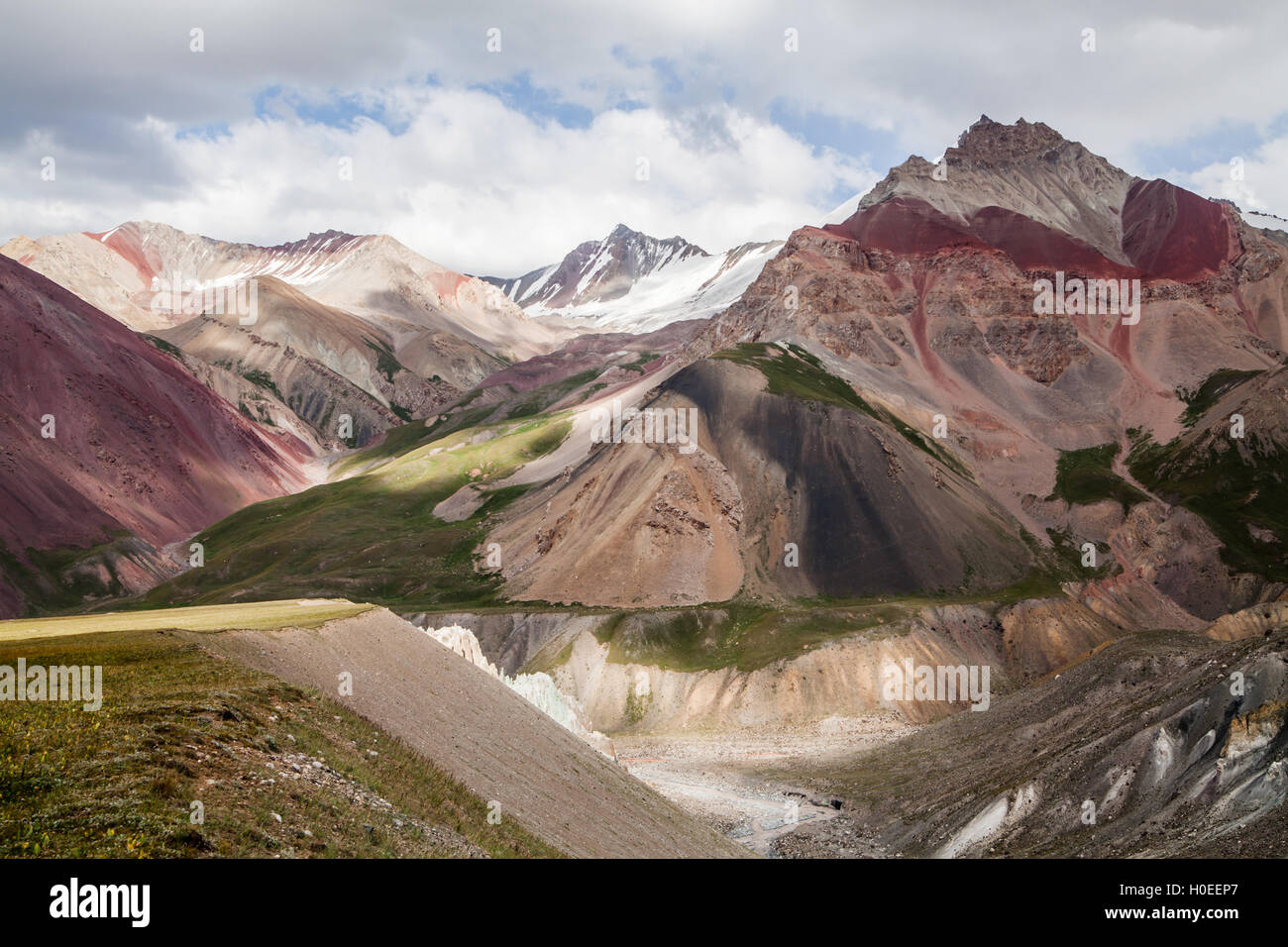Schöne Aussicht auf Pamir-Gebirge in der Nähe des Peak Lenin, Kirgisistan Stockfoto