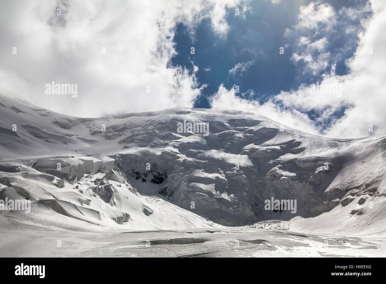Beautyful Schnee Landschaft an der Lenin-Spitze. Pamir-Gebirge. Kirgistan Stockfoto