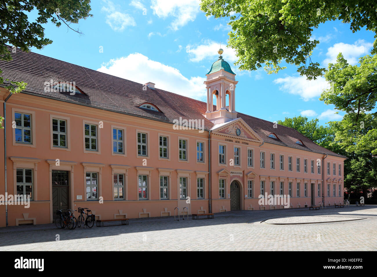 Altes Gymnasium Neuruppin Schulplatz Altes Gymnasium Stockfoto