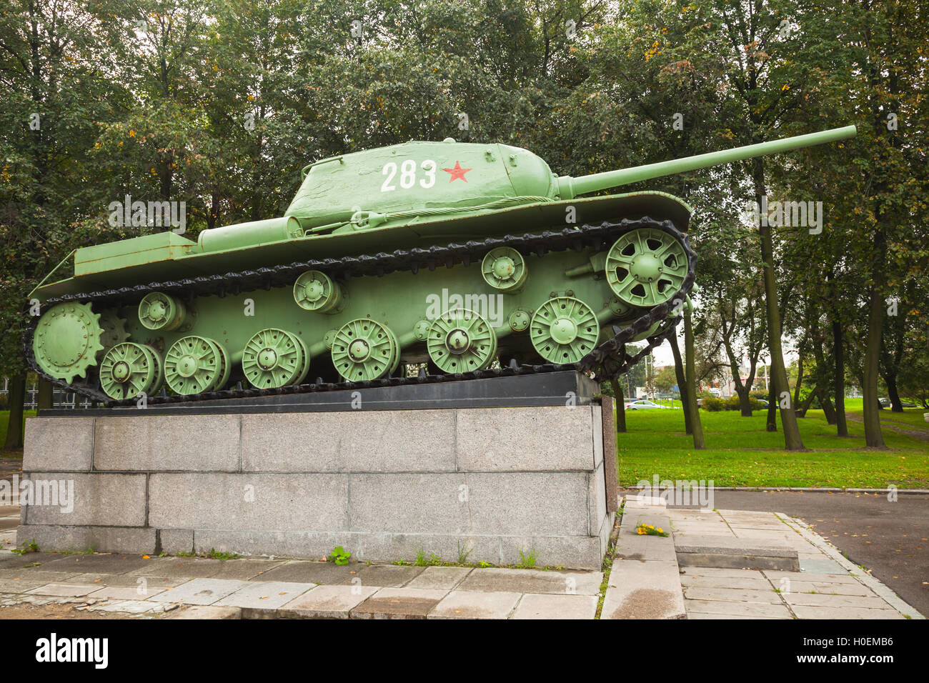 Seitenansicht des sowjetischen Panzer WWII Periode, historische militärische Denkmal in Sankt-Petersburg, Russland Stockfoto