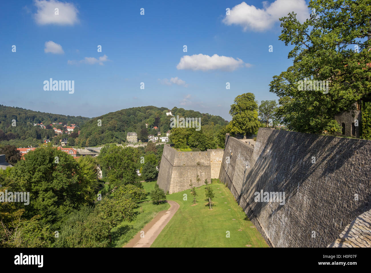 Befestigte Mauer des Schlosses Sparrenburg in Bielefeld, Deutschland Stockfoto