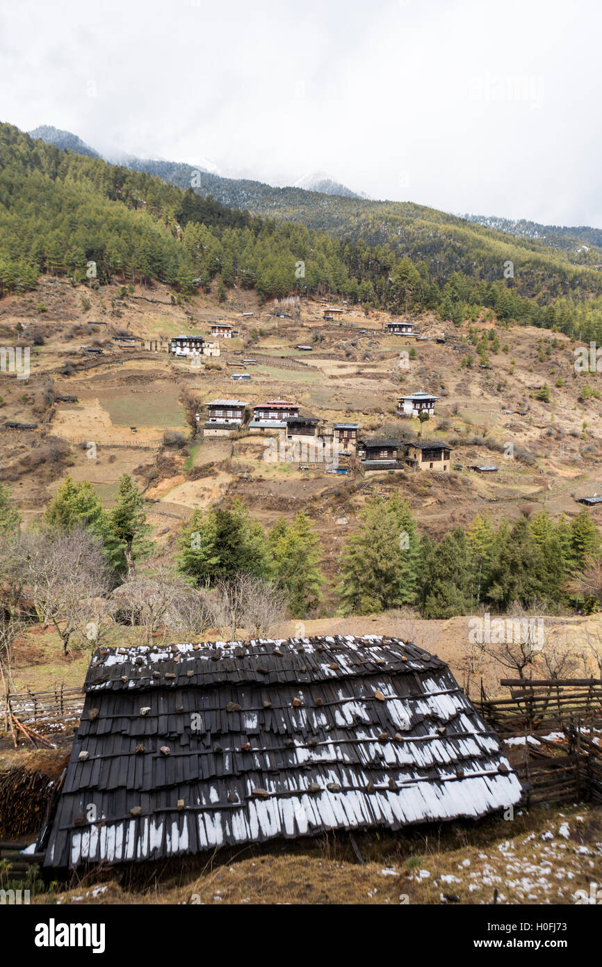 Bauernhäuser und Ackerland in das Haa Tal, Bhutan, winter Stockfoto