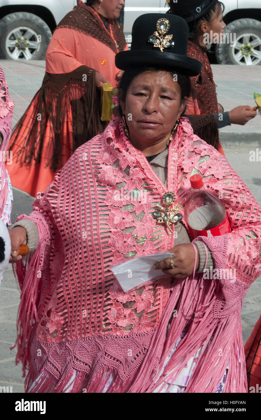Teilnehmer in der Parade für die Jungfrau Urkupiña in Uyuni, Bolivien Stockfoto