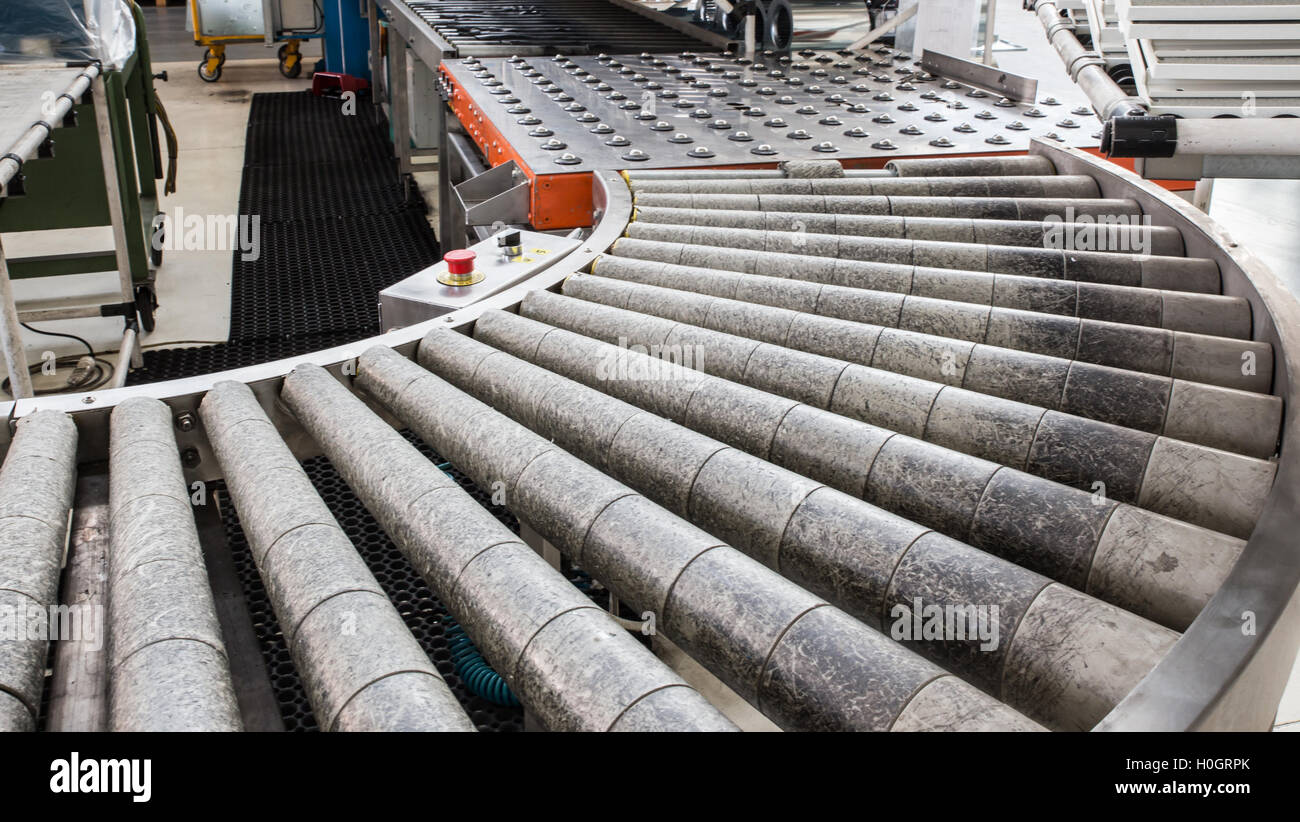 Neue moderne Roller Montagelinie in einer Fabrik. Stockfoto