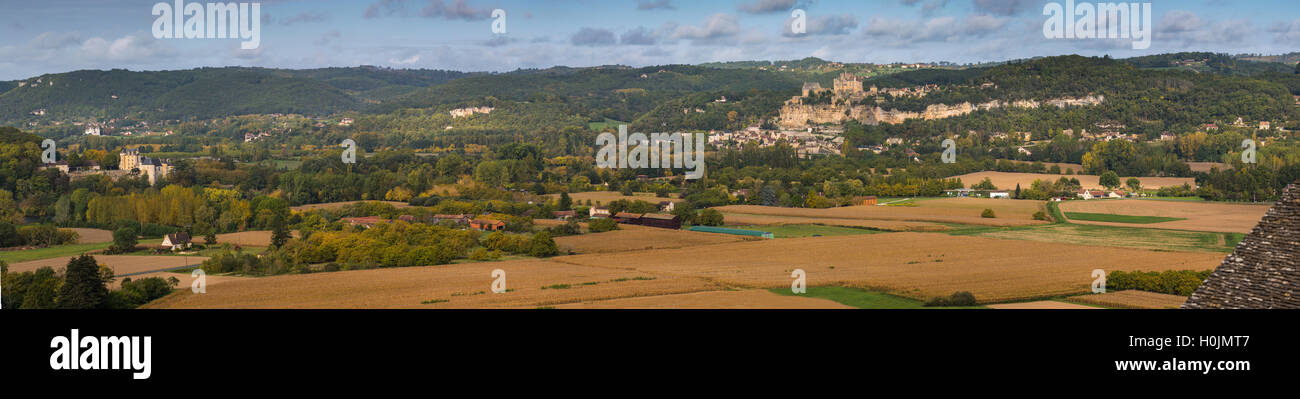 Extreme Panorama Castelnaud-la-Chapelle Schloss und Dorf, Dordogne, Frankreich Stockfoto