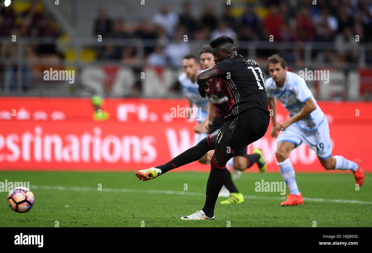 Mailand, Italien. 20. Sep, 2016. Mbaye Niang der AC Milan Scores a Strafe während der italienischen Serie A-Fußballspiel zwischen AC Mailand und SS Lazio in Mailand, Italien, 20. September 2016. AC Milan gewann 2: 0. © Alberto Lingria/Xinhua/Alamy Live-Nachrichten Stockfoto