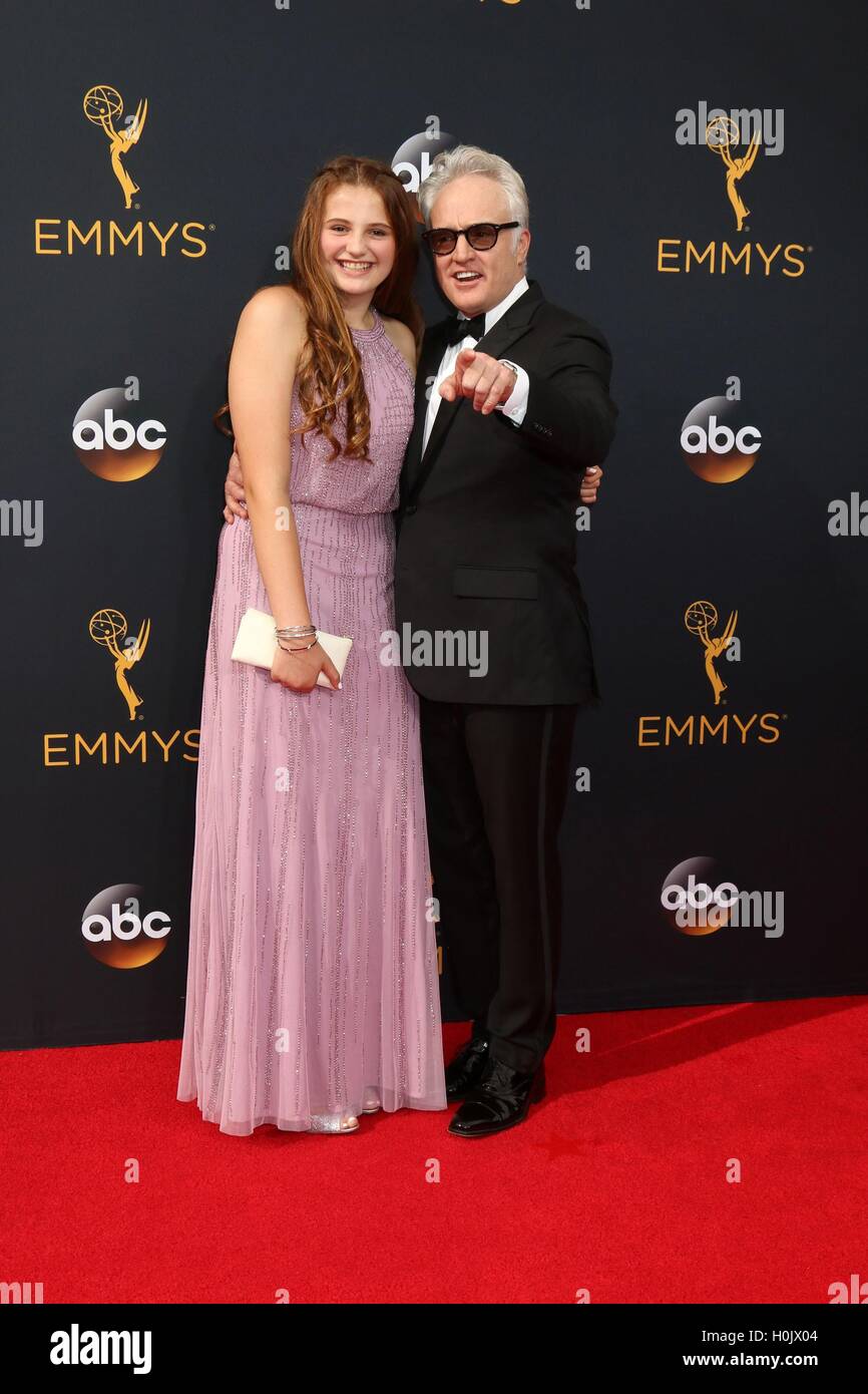 Los Angeles, CA, USA. 18. September 2016. Mary Louisa Whitford, Bradley Whitford im Ankunftsbereich für die 68. Annual Primetime Emmy Awards 2016 - Ankünfte 3, Microsoft Theater, Los Angeles, CA 18. September 2016. © Priscilla Grant/Everett Collection/Alamy Live-Nachrichten Stockfoto