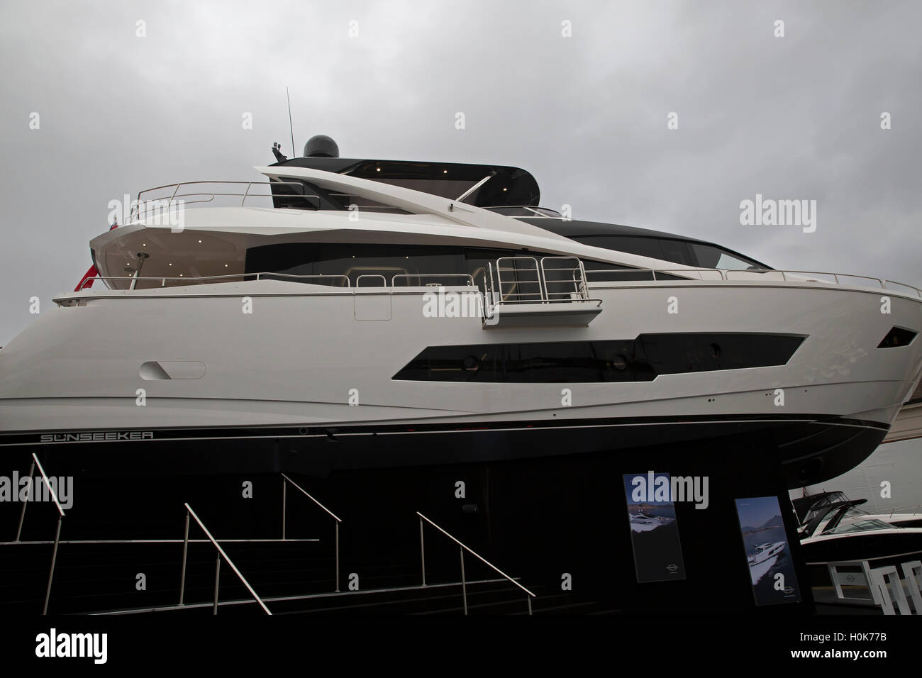 Southampton, UK. 22. Sep, 2016. Sunseeker-Stand auf der Southampton Boat Show 2016 Credit: Keith Larby/Alamy Live-Nachrichten Stockfoto