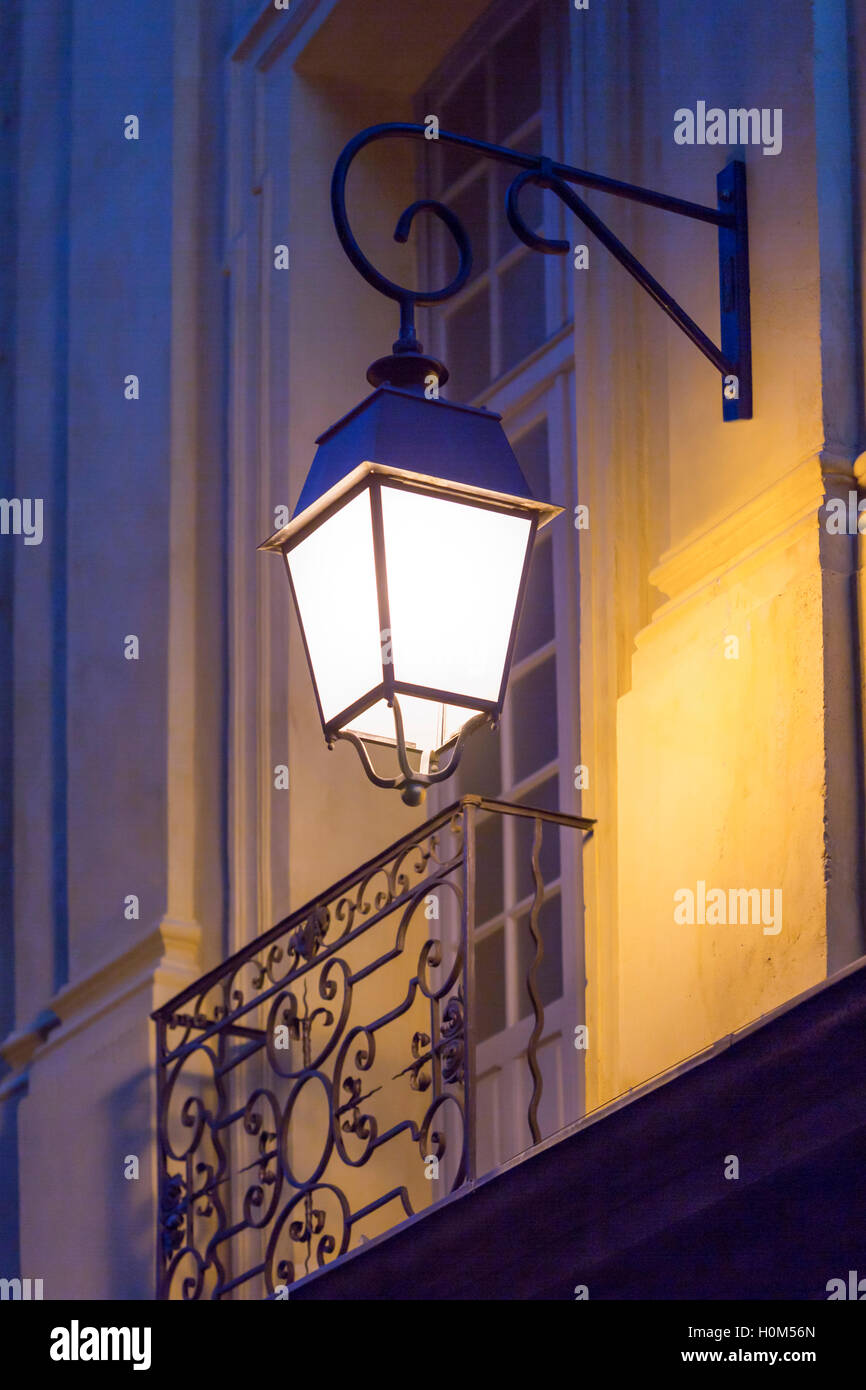 Straße Licht, am frühen Morgen Strassenszene, Aix en Provence, Frankreich Stockfoto