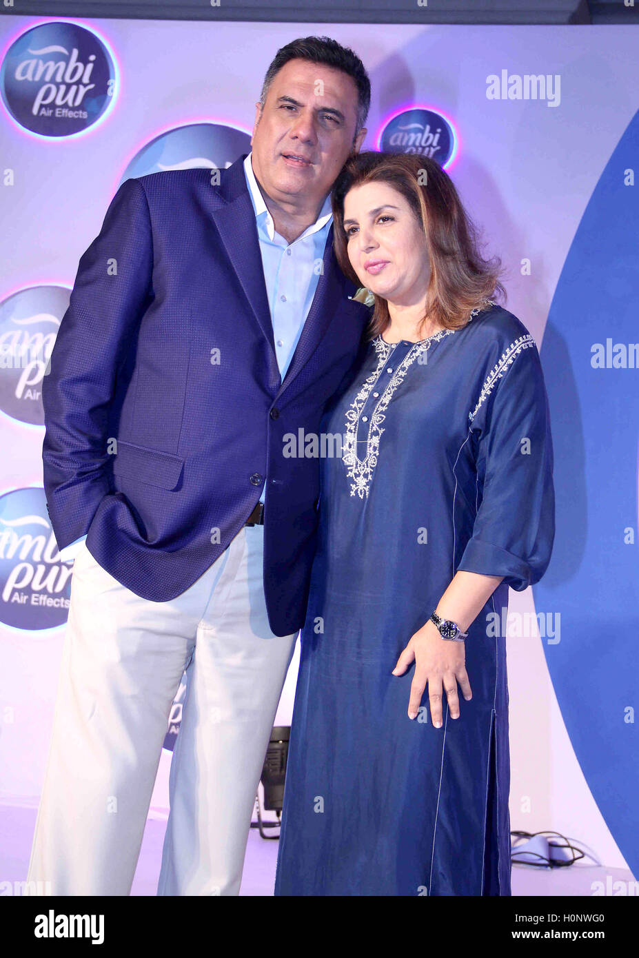 Bollywood-Schauspieler Boman Irani und Filmemacher Farah Khan während einer Werbeveranstaltung von Ambi Pur, in Mumbai, Indien Stockfoto