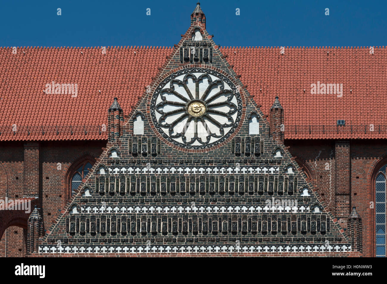 Seite Giebel mit glasierten Ziegeln, Kirche St. Nikolaus von Wismar, spätgotische Backsteinbau, Wismar, Mecklenburg-Vorpommern Stockfoto