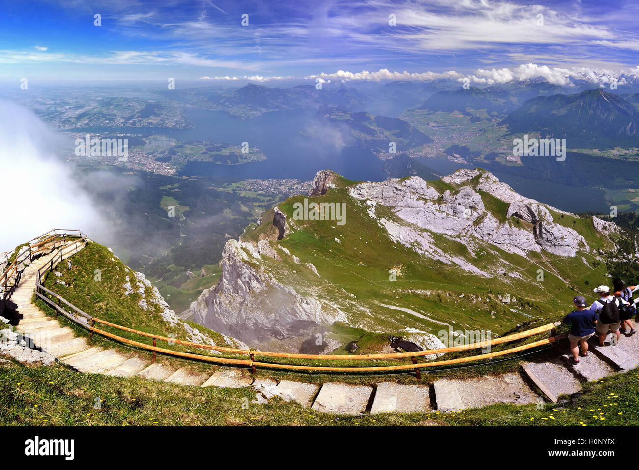 Blick vom Pilatus Berg an den Vierwaldstättersee und die Zentralschweizer Alpen, Boundary Region Nidwalden Obwalden und Luzern, Schweiz Stockfoto