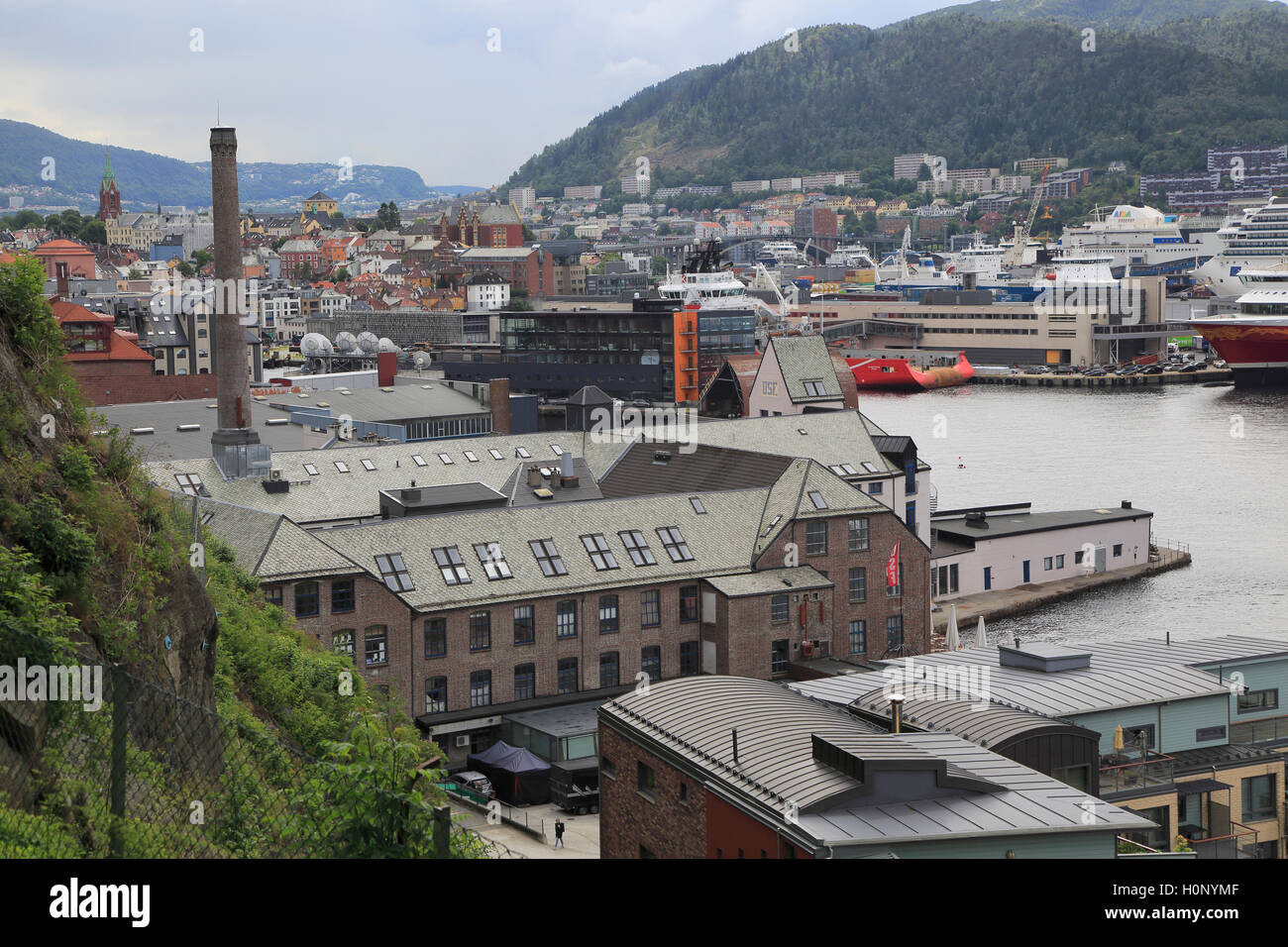 Alte Industriegebäude in Docks, Nostet Bereich, Stadt von Bergen, Norwegen Stockfoto