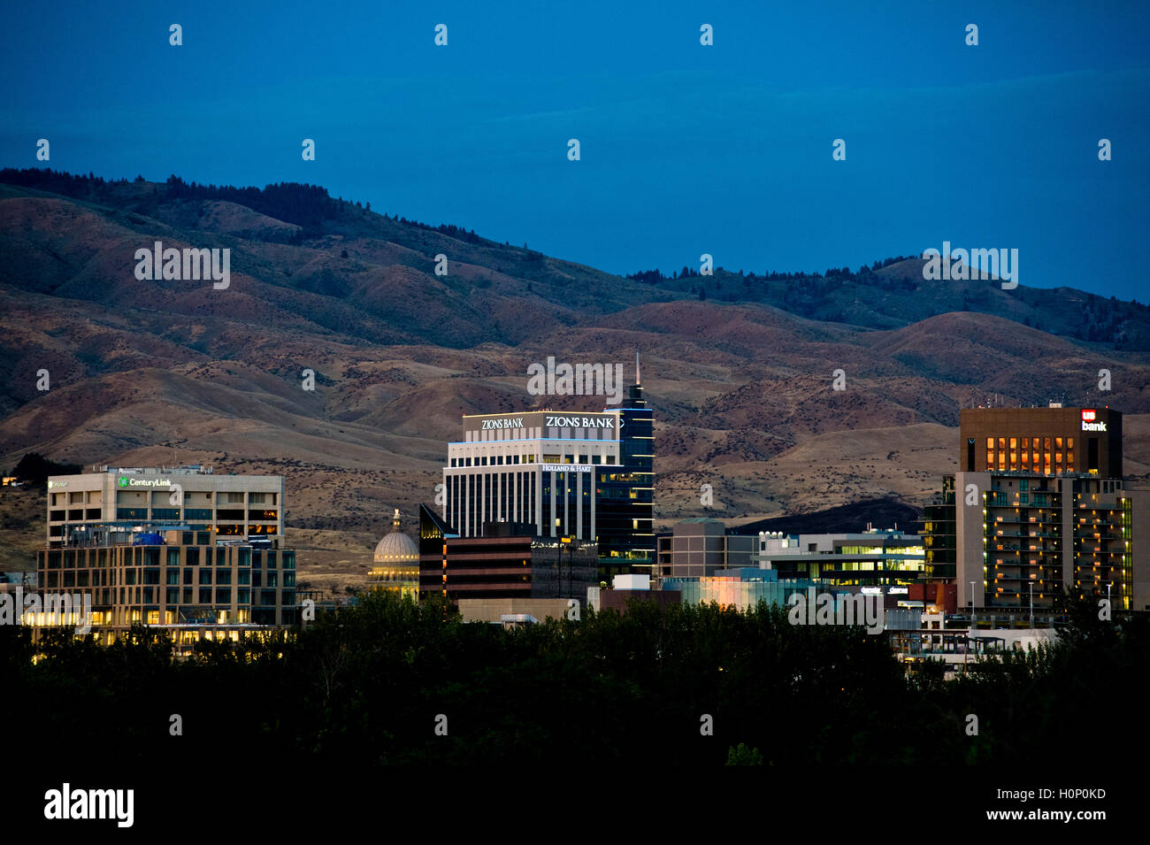 Boise ID Skyline gegen Ausläufer, die nach Sonnenuntergang am 2. September 2016 Stockfoto