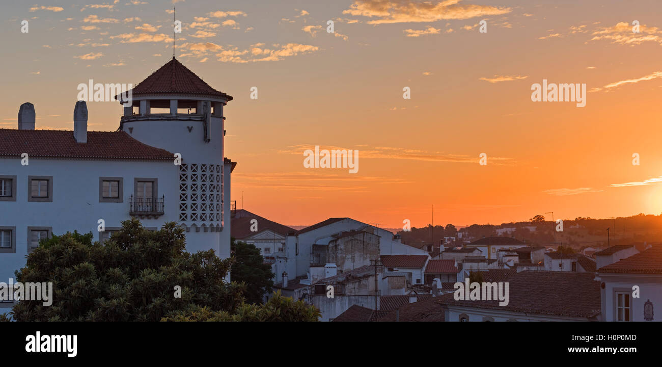 Blick auf die Stadt bei Sonnenuntergang Evora Alentejo Portugal Stockfoto