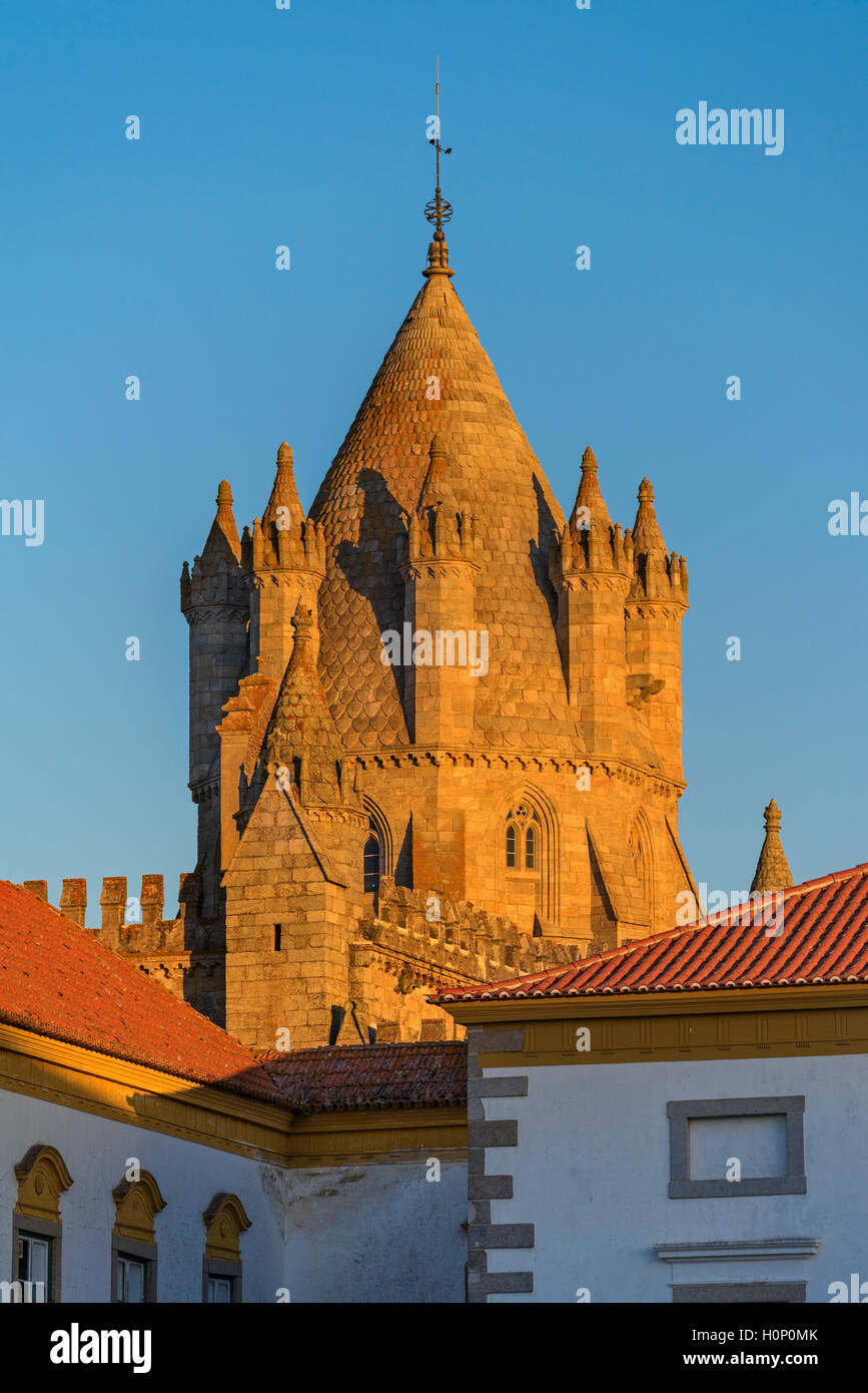 Turm der Kathedrale Evora Alentejo Portugal Stockfoto