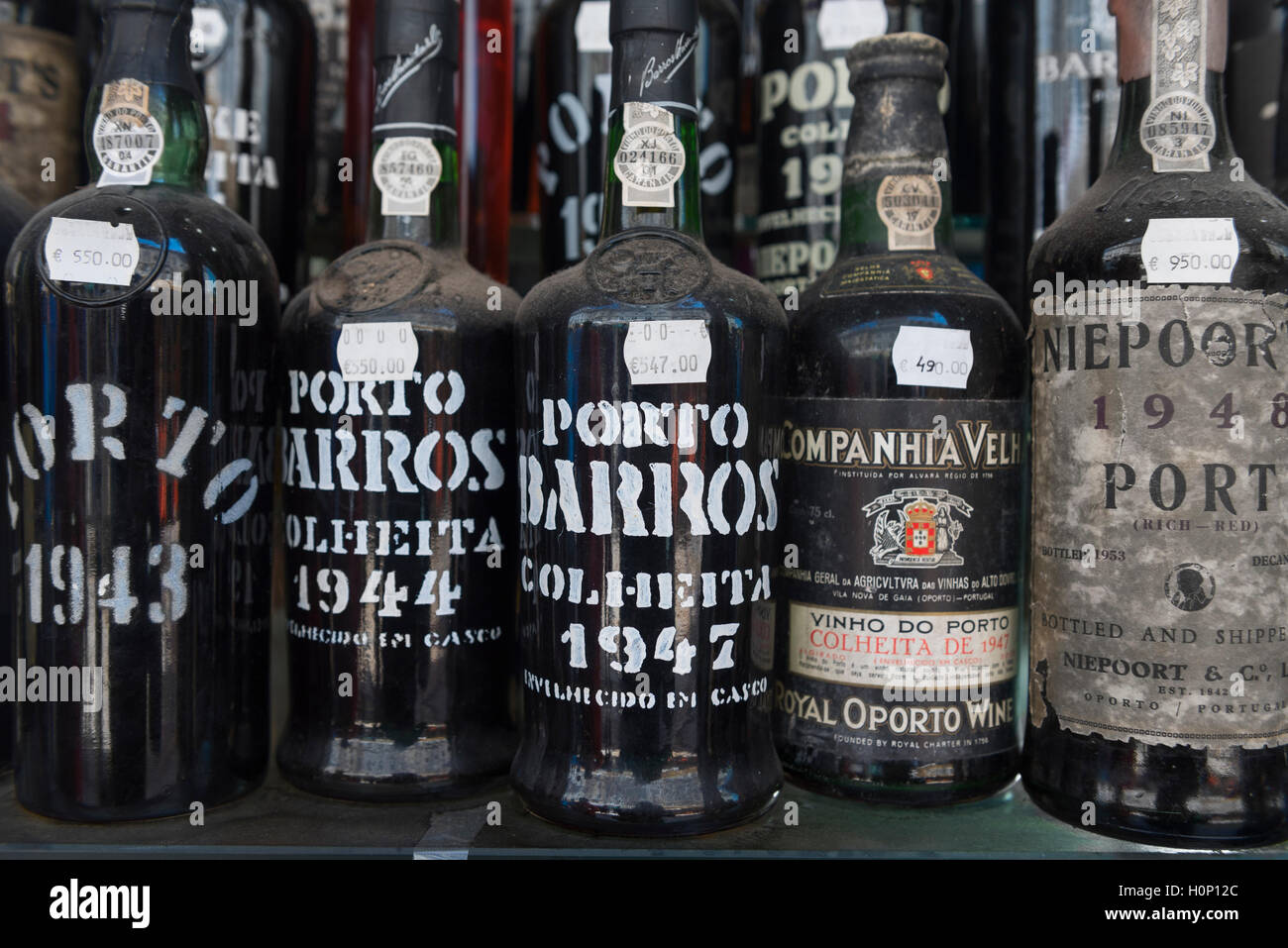 Flaschen Vintage Port. Wein-Shop. Baixa. Lissabon Portugal Stockfoto