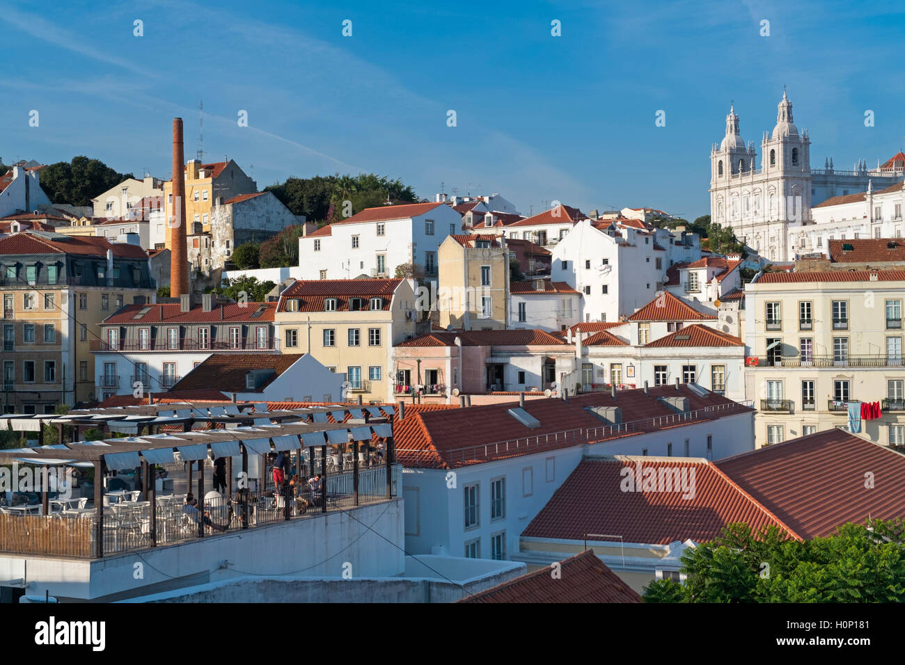 Blick über Alfama Viertel Sao Vicente de Fora Kirche Lissabon Portugal Stockfoto