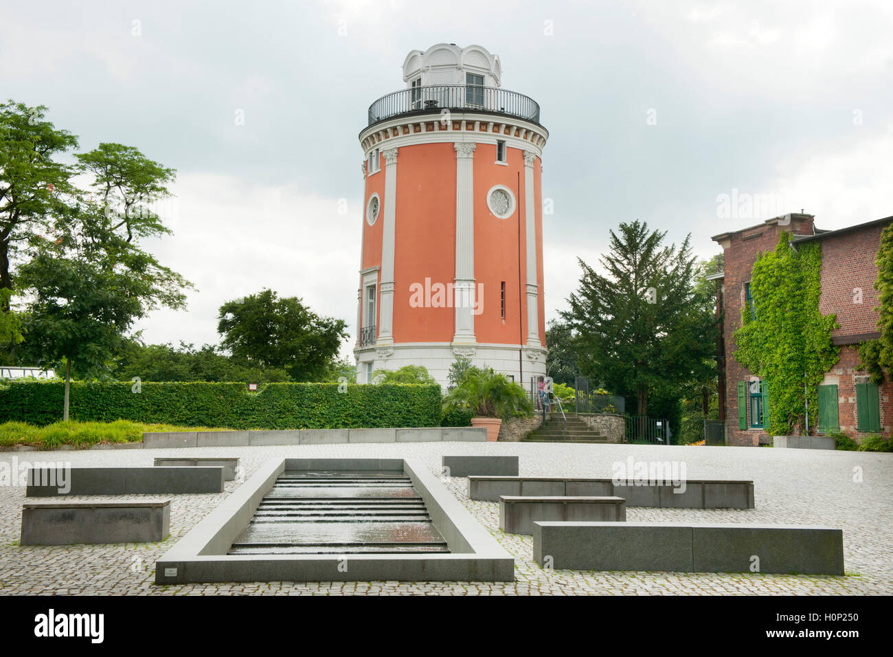 Deutschland, Nordrhein-Westfalen, Wuppertal-Barmen, Auf der Hardt, Gewächshaus Und Elisenturm Im Botanischen Garten Stockfoto