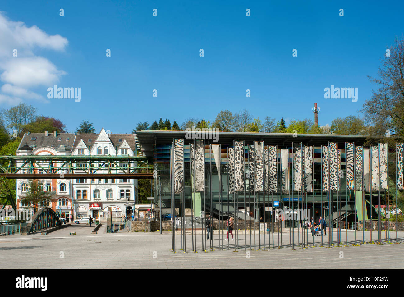 Deutschland, Nordrhein-Westfalen, Wuppertal-Vohwinkel, betrieblich Zoo-Stadion der Wuppertaler Schwebebahn Stockfoto