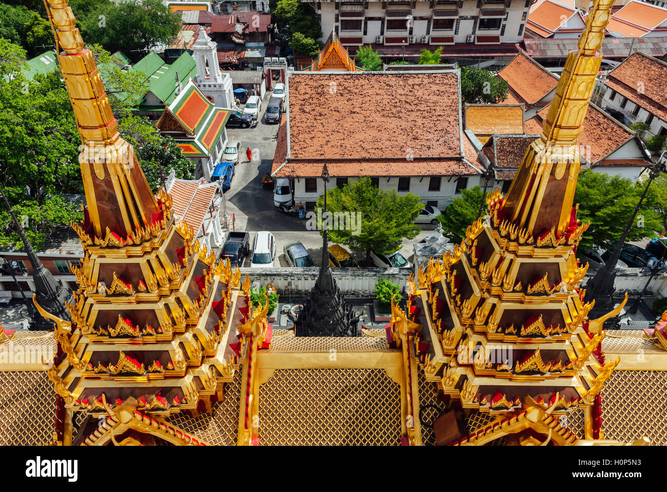 Erhöhte Ansicht des Wat Ratchanatdaram, Bangkok, Thailand Stockfoto