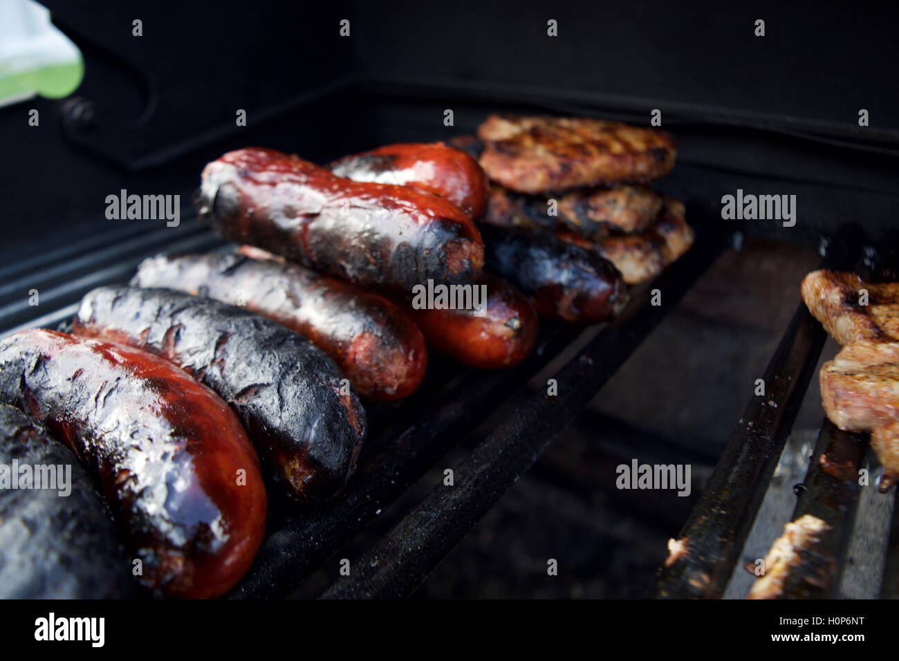 BBQ GRILL HOTLINKS Stockfoto