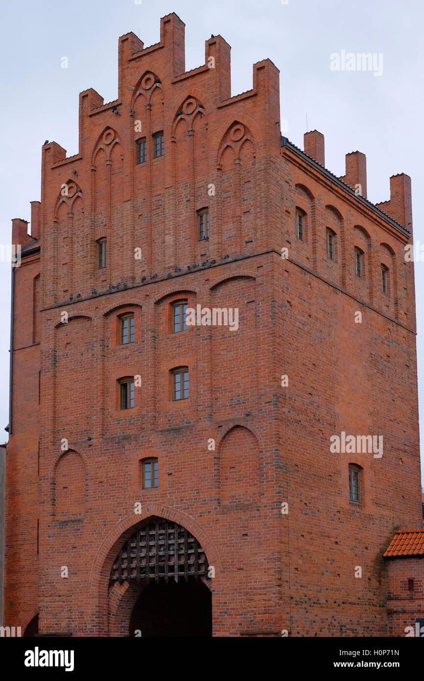 Ansicht des 19. Jahrhunderts Obertor oder hohes Tor in der Altstadt der Stadt Olsztyn Hauptstadt der Woiwodschaft Ermland-Masuren liegt am Fluss Lyna im nordöstlichen Polen. Stockfoto