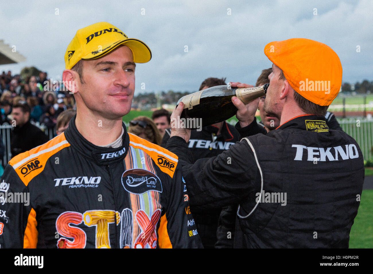 MELBOURNE/Australien - 17. September 2016: Team Darrell Lee STIX Fahrer Will Davison nach seinem Podestplatz bei der Wilson Securi Stockfoto