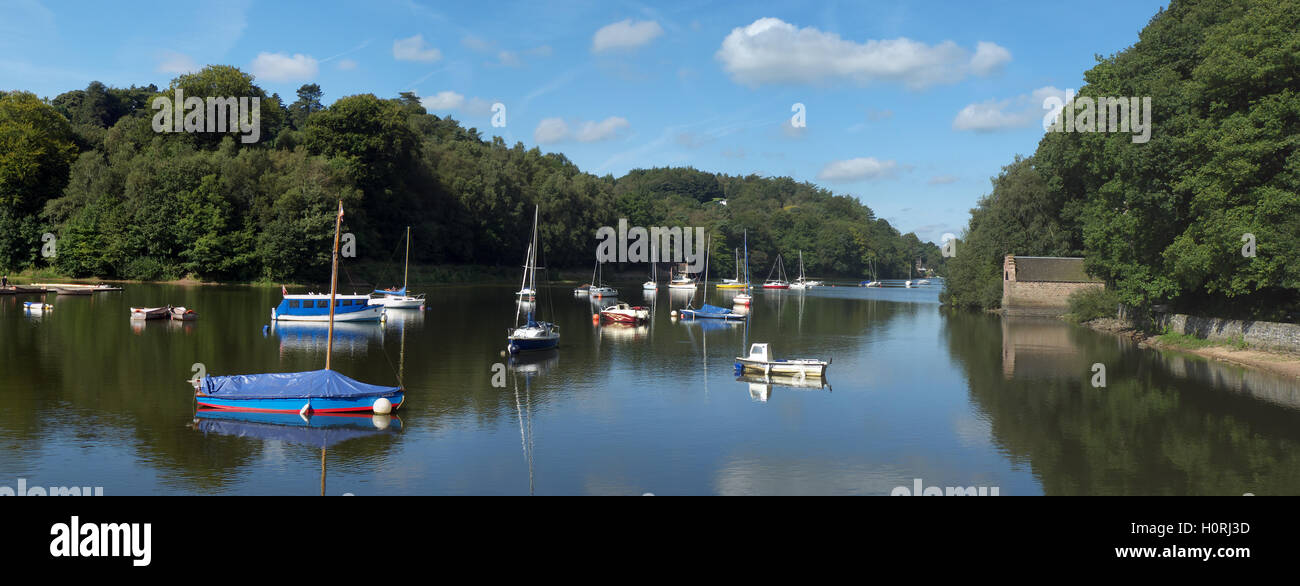 Anzeigen von Norden Segelboote vertäut auf Rudyard Lake (ein Kanal & Fluss Vertrauen Reservoir Cauldon Canal füttern), nr. Lauch, Staffordshire Stockfoto