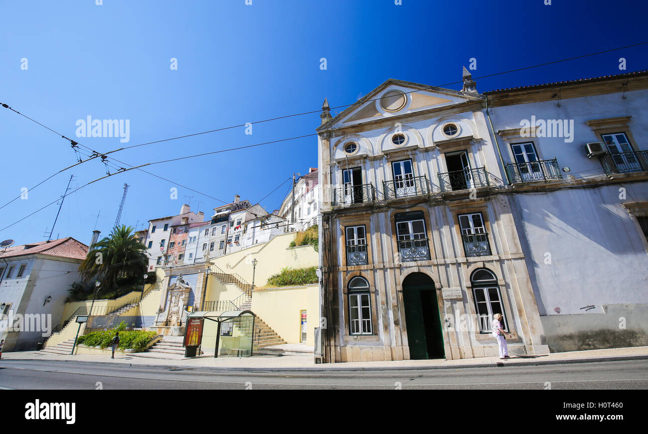 Straße im Stadtteil Santa Cruz von der Stadt von Coimbra, Centro Region, Portugal. Stockfoto