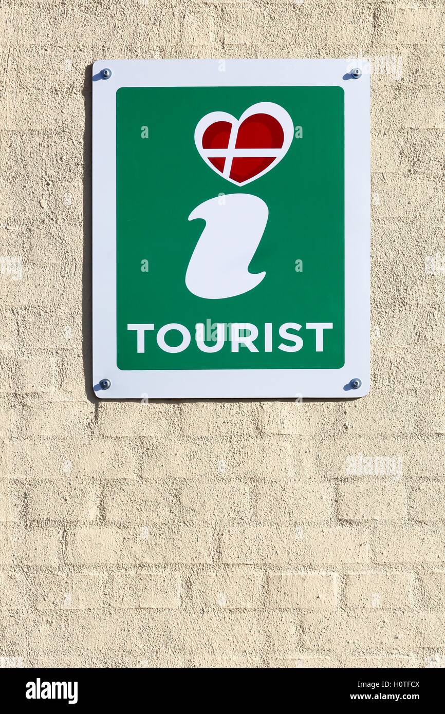 Dänische Tourismus Office-Logo an der Wand in Juelsminde, Dänemark Stockfoto