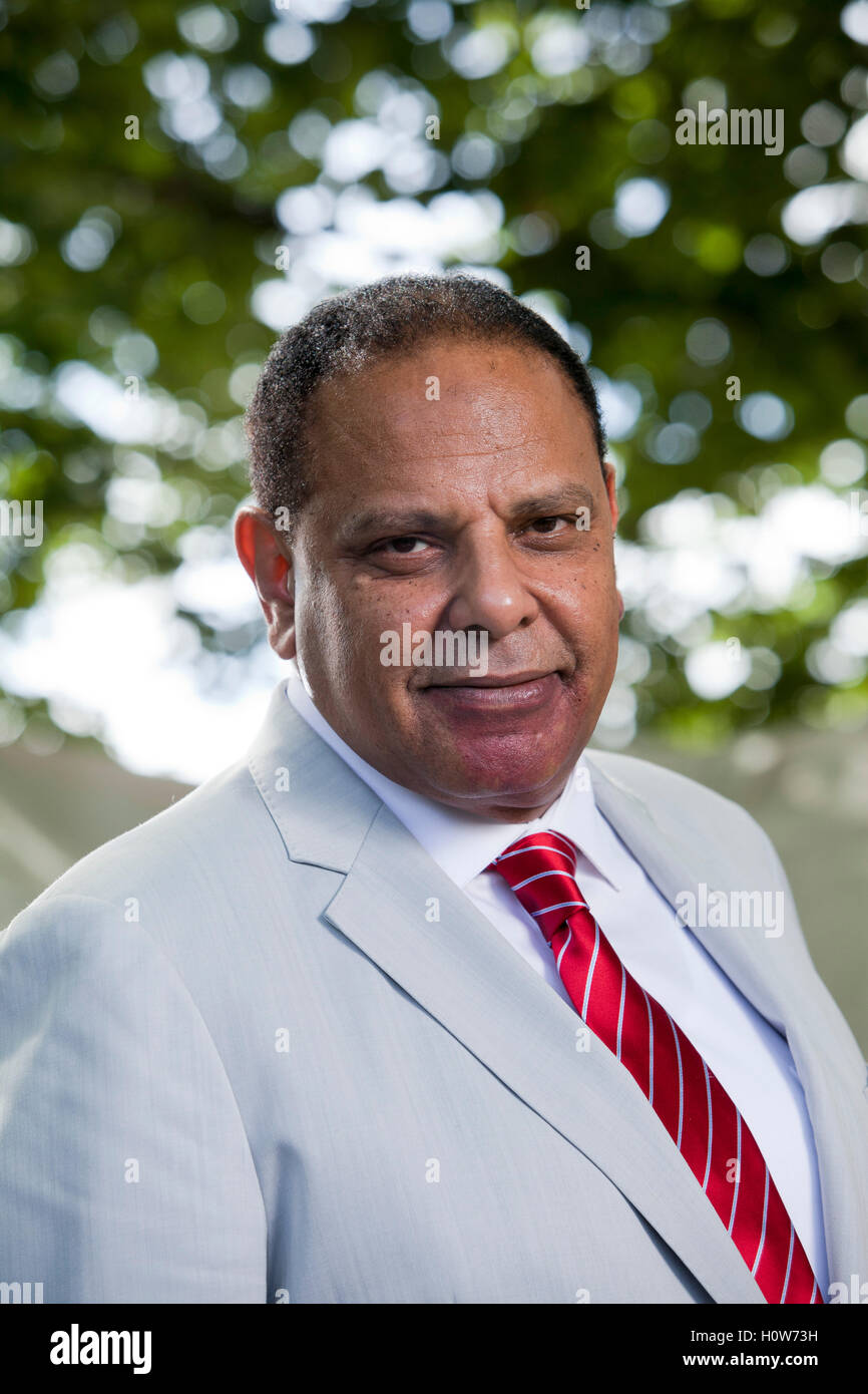 Alaa Al-Aswany, der ägyptische Schriftsteller und Mitglied der politischen Bewegung Kefaya, auf dem Edinburgh International Book Festival. Edinburgh, Schottland. 15. August 2016 Stockfoto