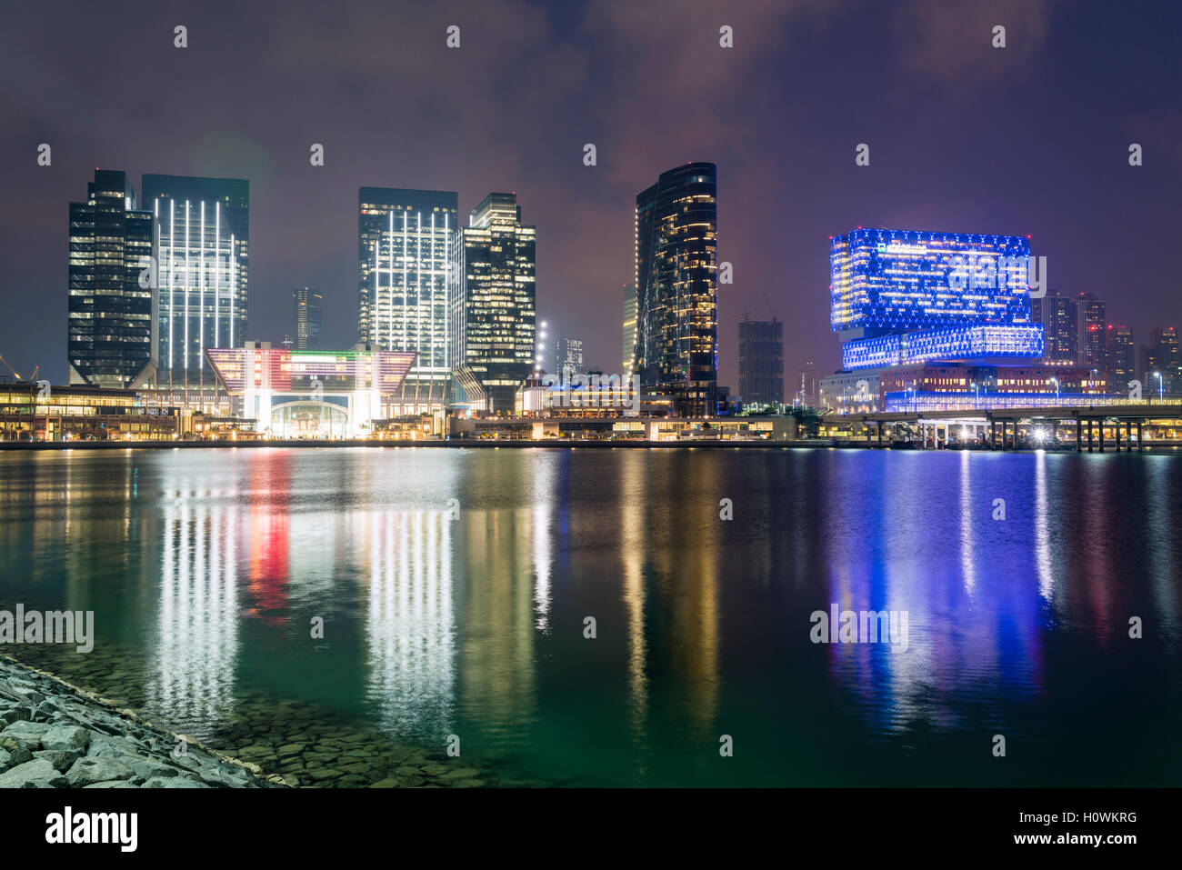 Nachtansicht des ADGM, Abu Dhabi Weltmarkt moderner Geschäfts- und Handelsviertel auf Al Maryah Island, Abu Dhabi, Vereinigte Arabische Emirate Stockfoto