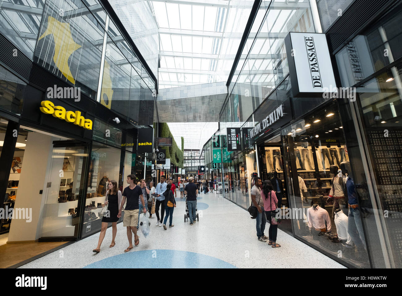 Innenraum der neuen De Passage Einkaufszentrum in Den Haag, den Haag, Niederlande Stockfoto