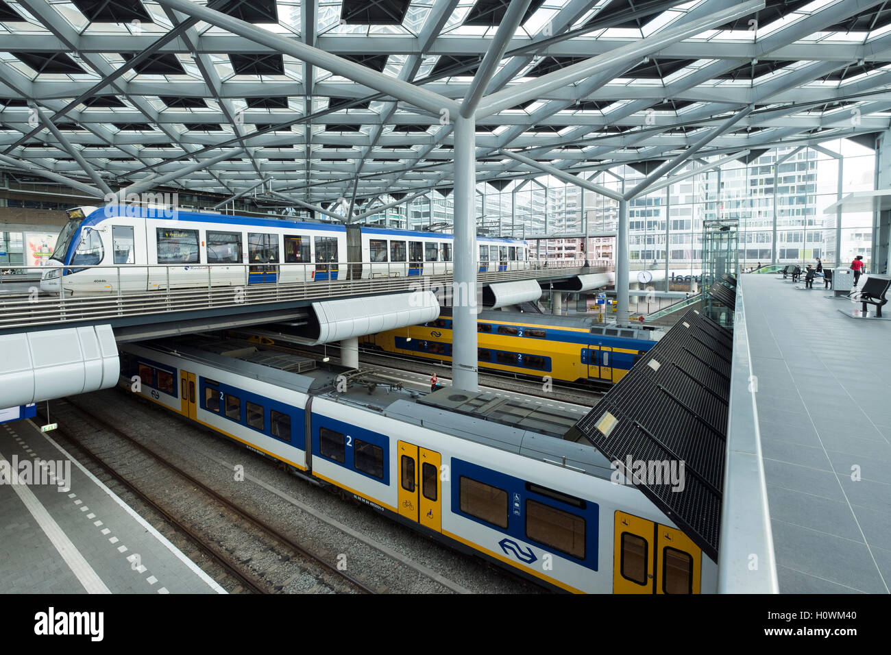 Innenraum von Den Haag vom Hauptbahnhof nach der Modernisierung in den Haag, Niederlande Stockfoto