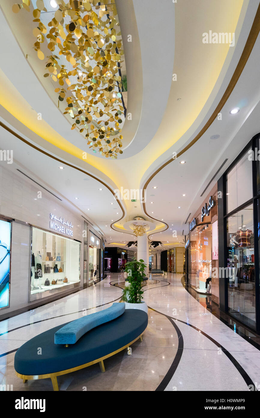 Luxus-Mode-Boutiquen in Lagoona Shopping Mall in Doha, Katar Stockfoto