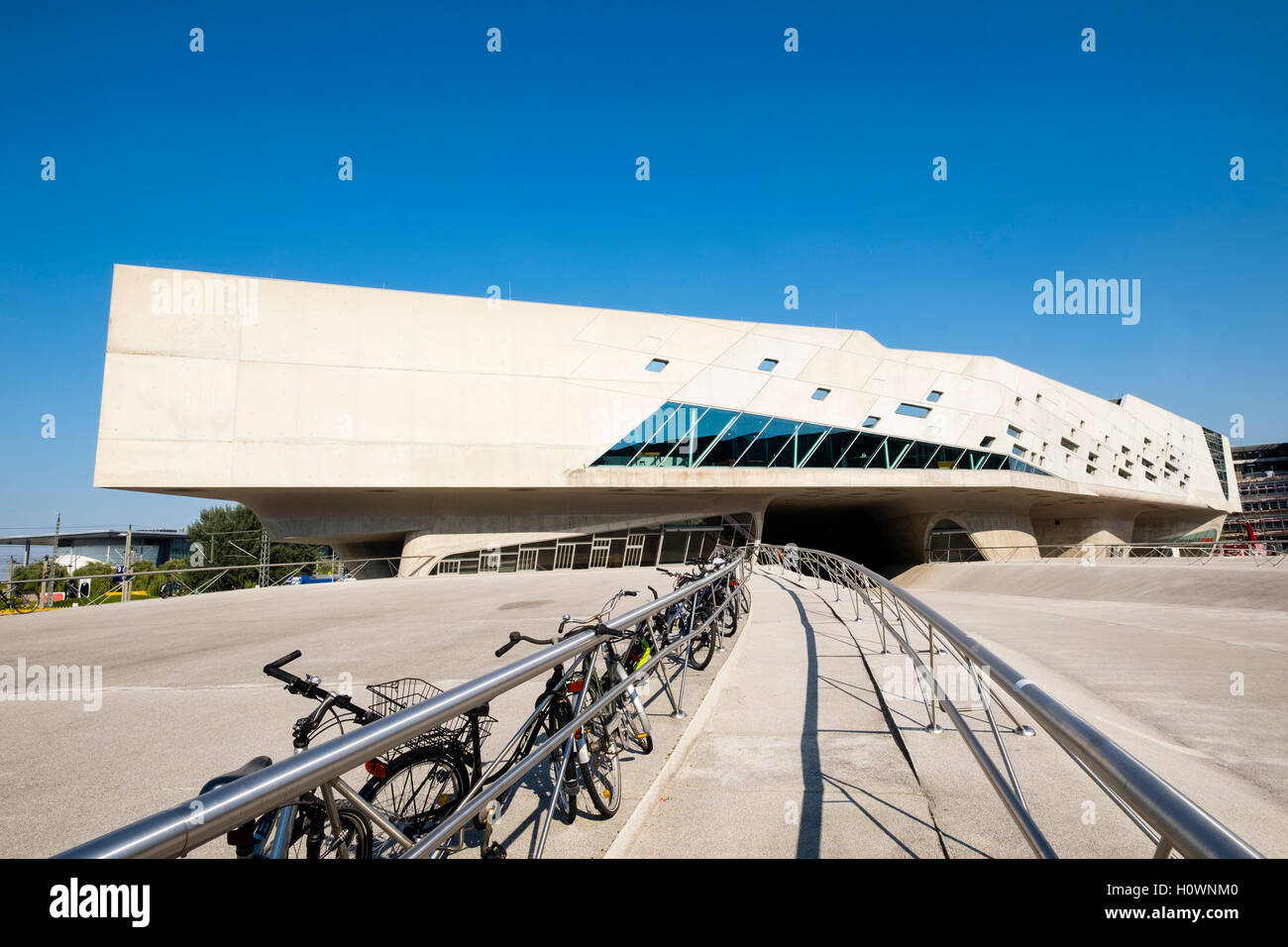Außenansicht des Phaeno Science Center in Wolfsburg, Deutschland, Architektin Zaha Hadid Stockfoto