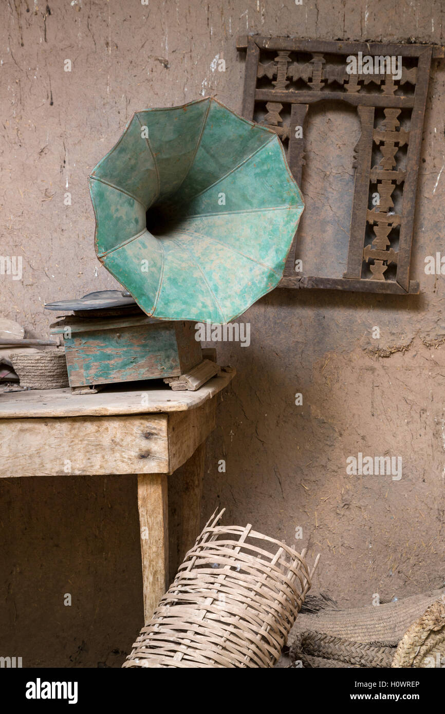 Kasbah Ameridhil, in der Nähe von Skoura, Marokko.  Alte antike Plattenspieler. Stockfoto