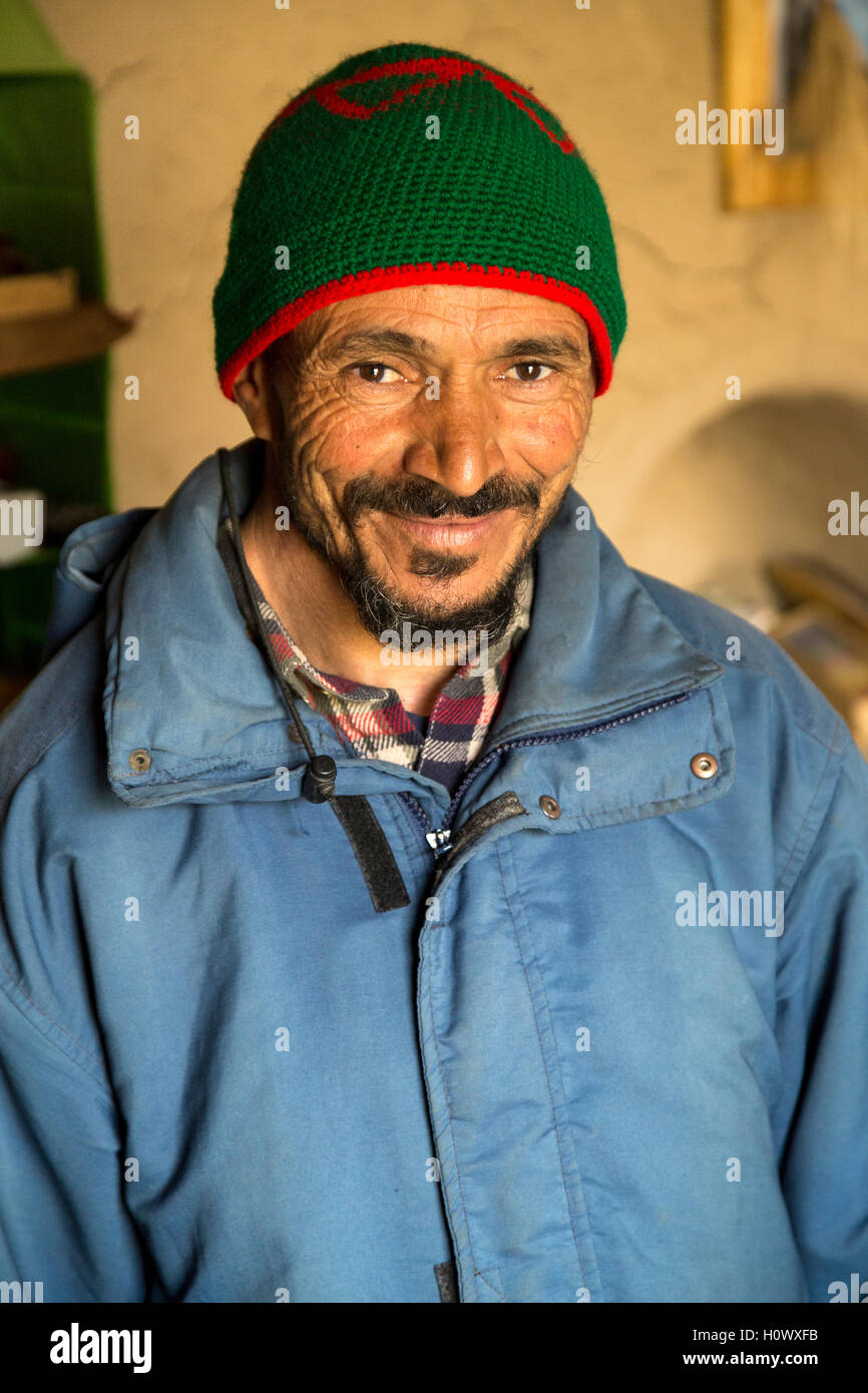 Dades Schlucht, Marokko.  Im mittleren Alter Mann der Berber. Stockfoto