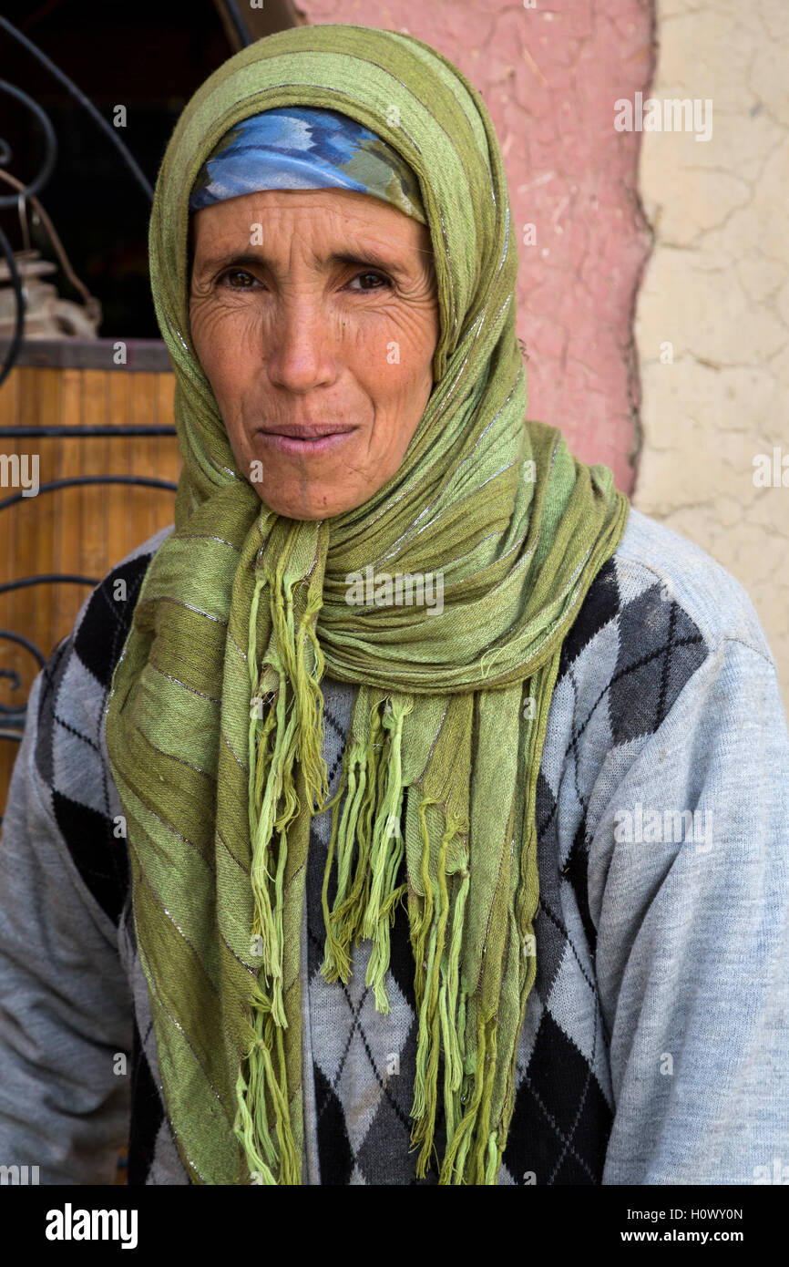 Dades Schlucht, Marokko.  Berber Frau mittleren Alters. Stockfoto