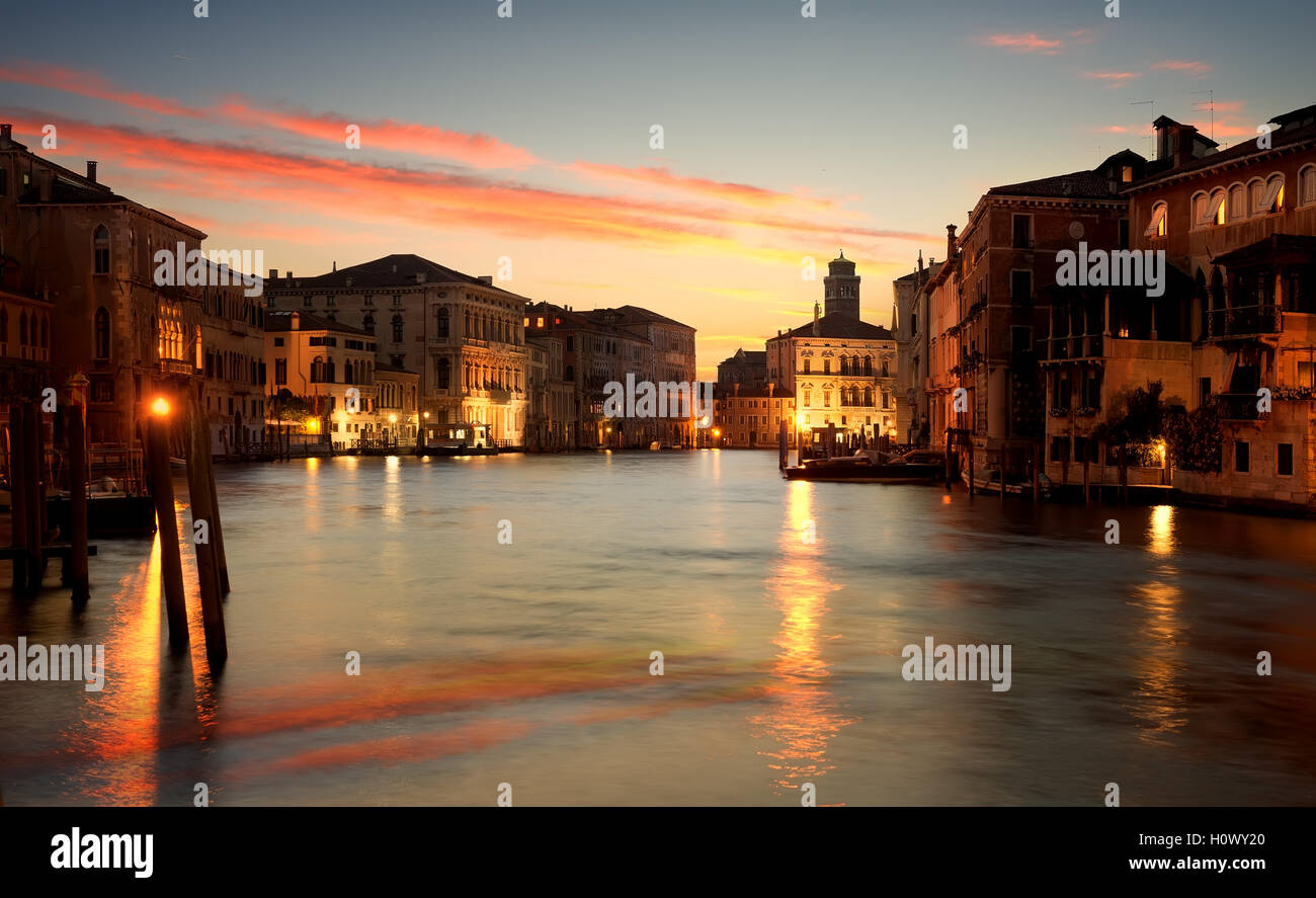 Ruhiger Morgen am Canal Grande in Venedig, Italien Stockfoto