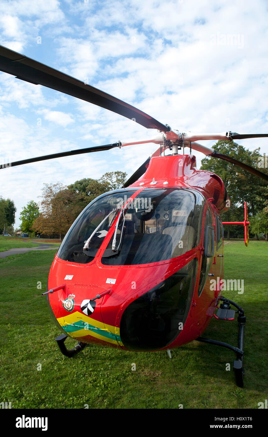 London's Air Ambulance Hubschrauber landete ein Notfall im Alexandra Palace, London zu besuchen Stockfoto