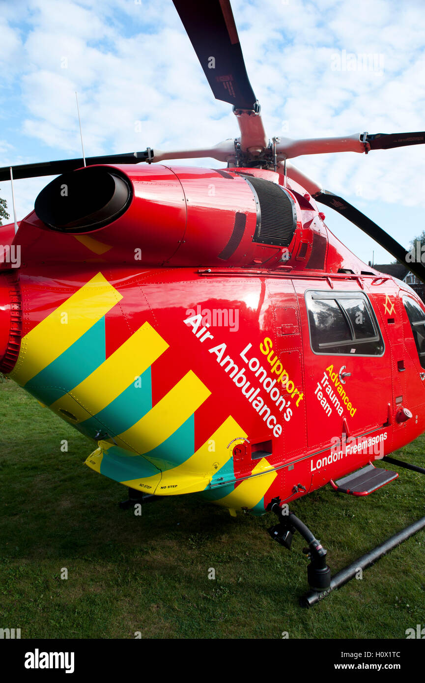 London's Air Ambulance Hubschrauber landete ein Notfall im Alexandra Palace, London zu besuchen Stockfoto