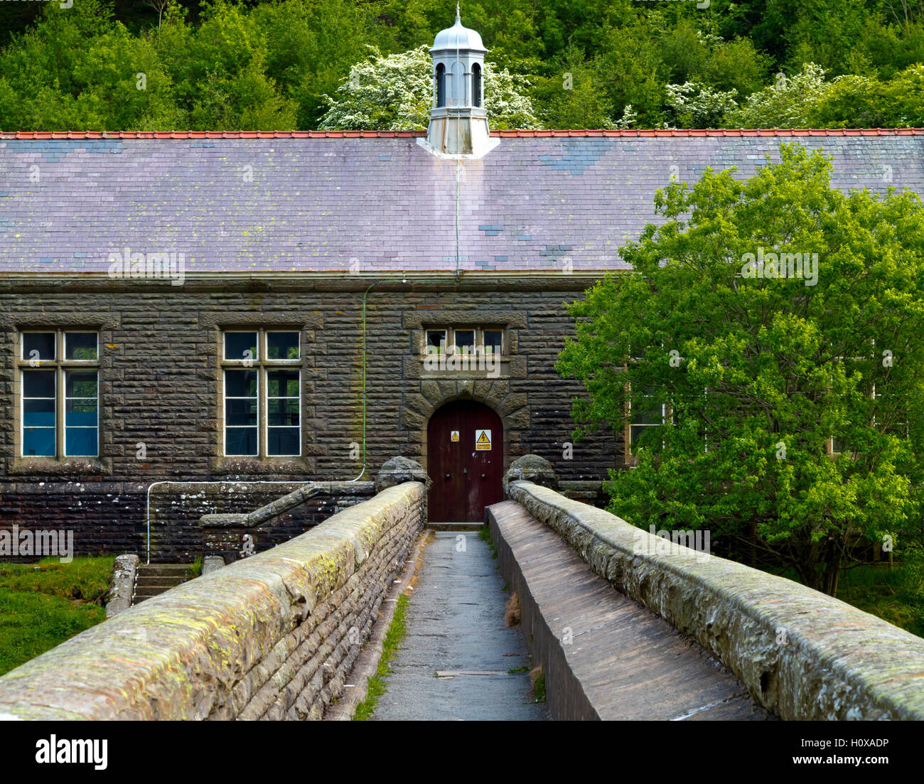 Hydroelektrische Turbinenhalle in Elan Valley Stauseen System Powys Wales UK gebaut, um die Wasserversorgung der Stadt Birmingham-UK Stockfoto