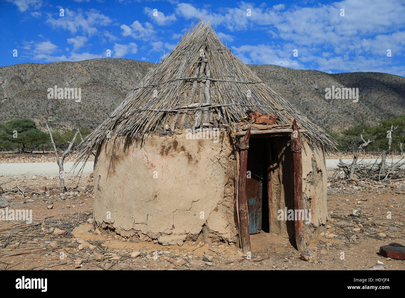 Traditionellen Himba-Hütte in der Kunene Region von Namibia Stockfoto