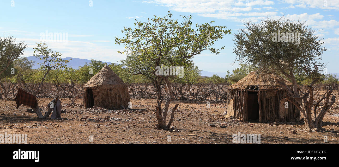 Traditionellen Himba-Dorf in der Kunene Region von Namibia Stockfoto