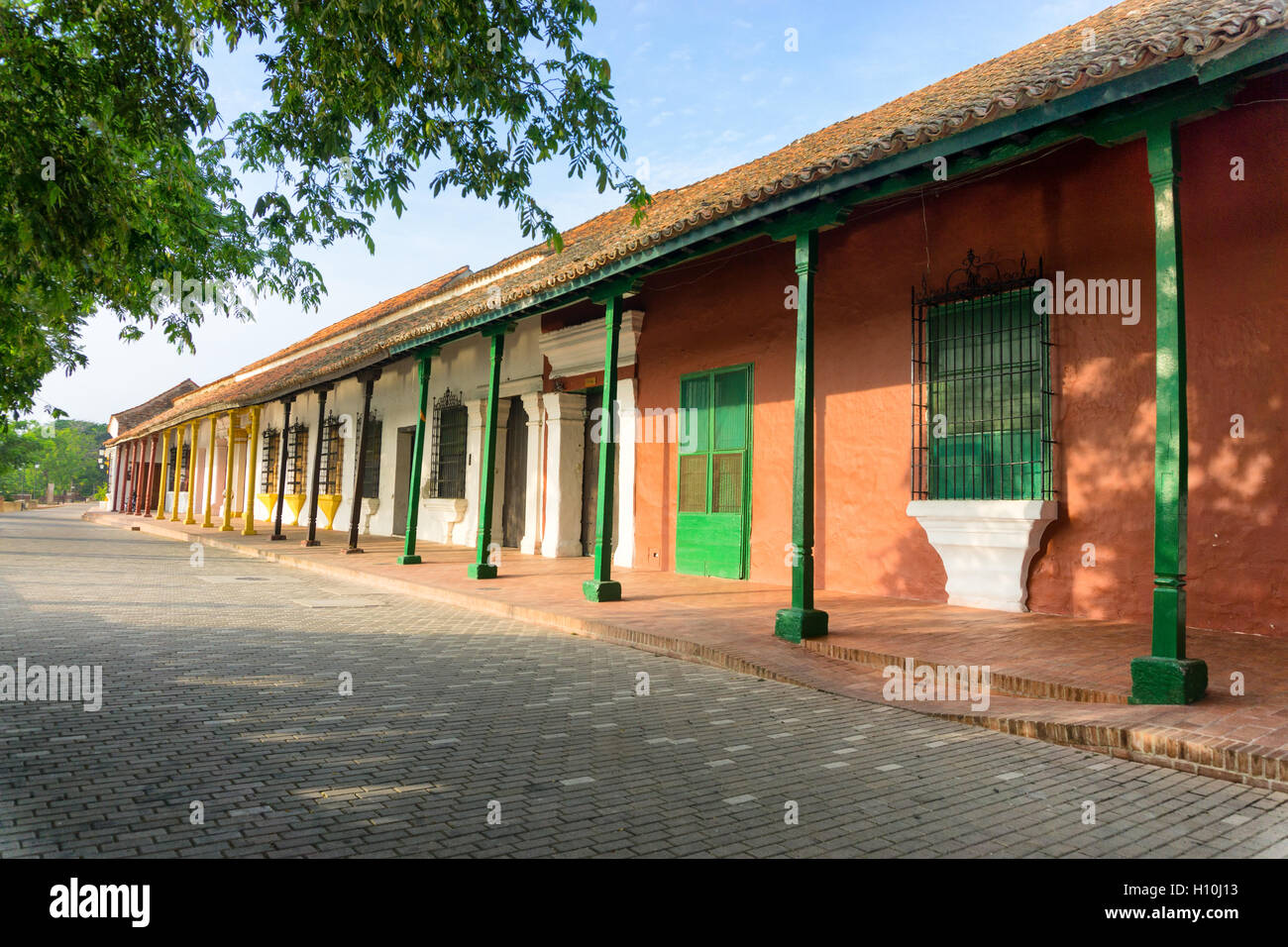 Schöne bunte Kolonialarchitektur in der UNESCO-Welterbe-Stadt Mompox, Kolumbien Stockfoto